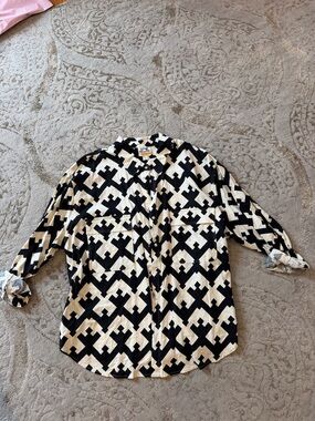 Black & Cream Geometric Button-Down Shirt